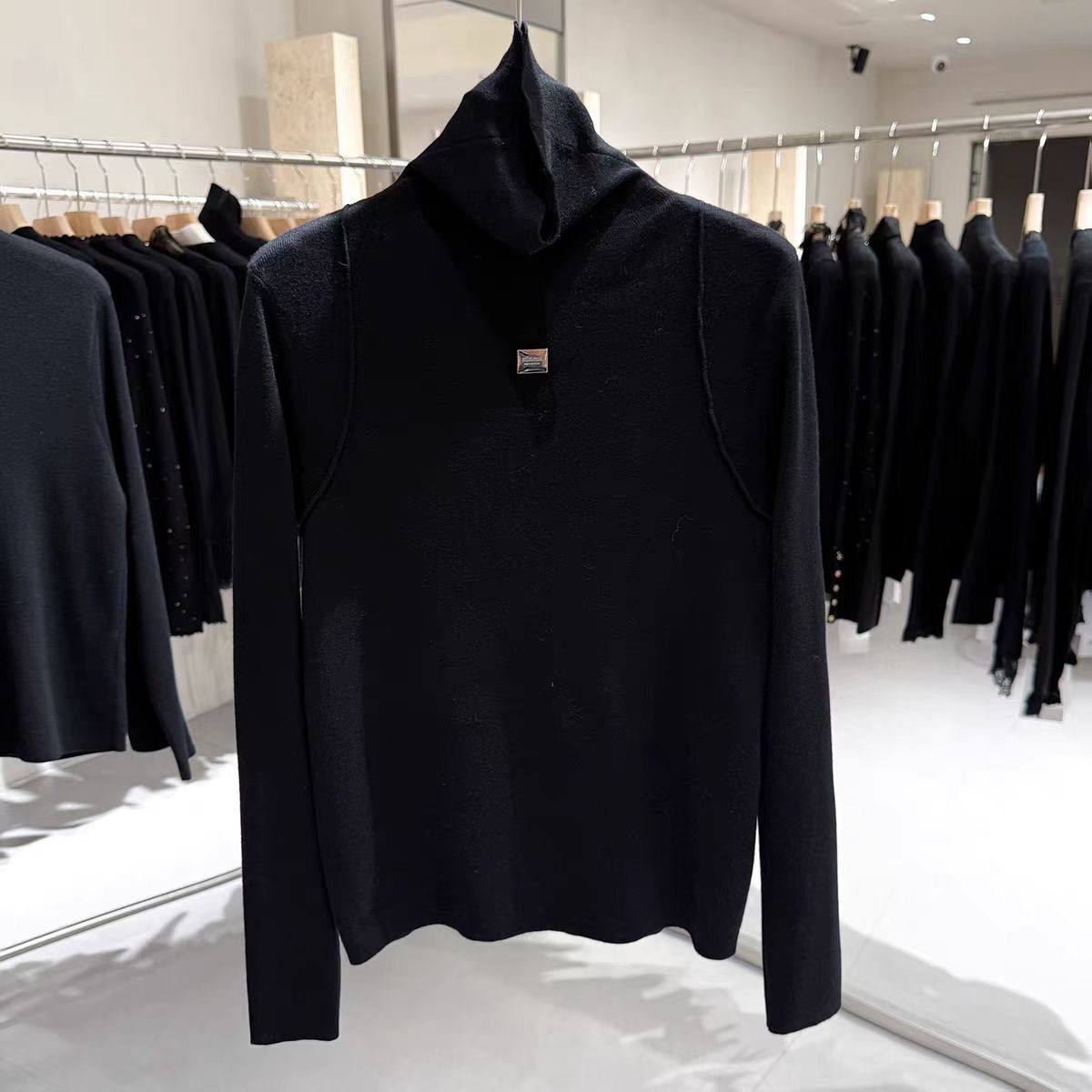 高端刺绣花朵修身打底衫新款长袖