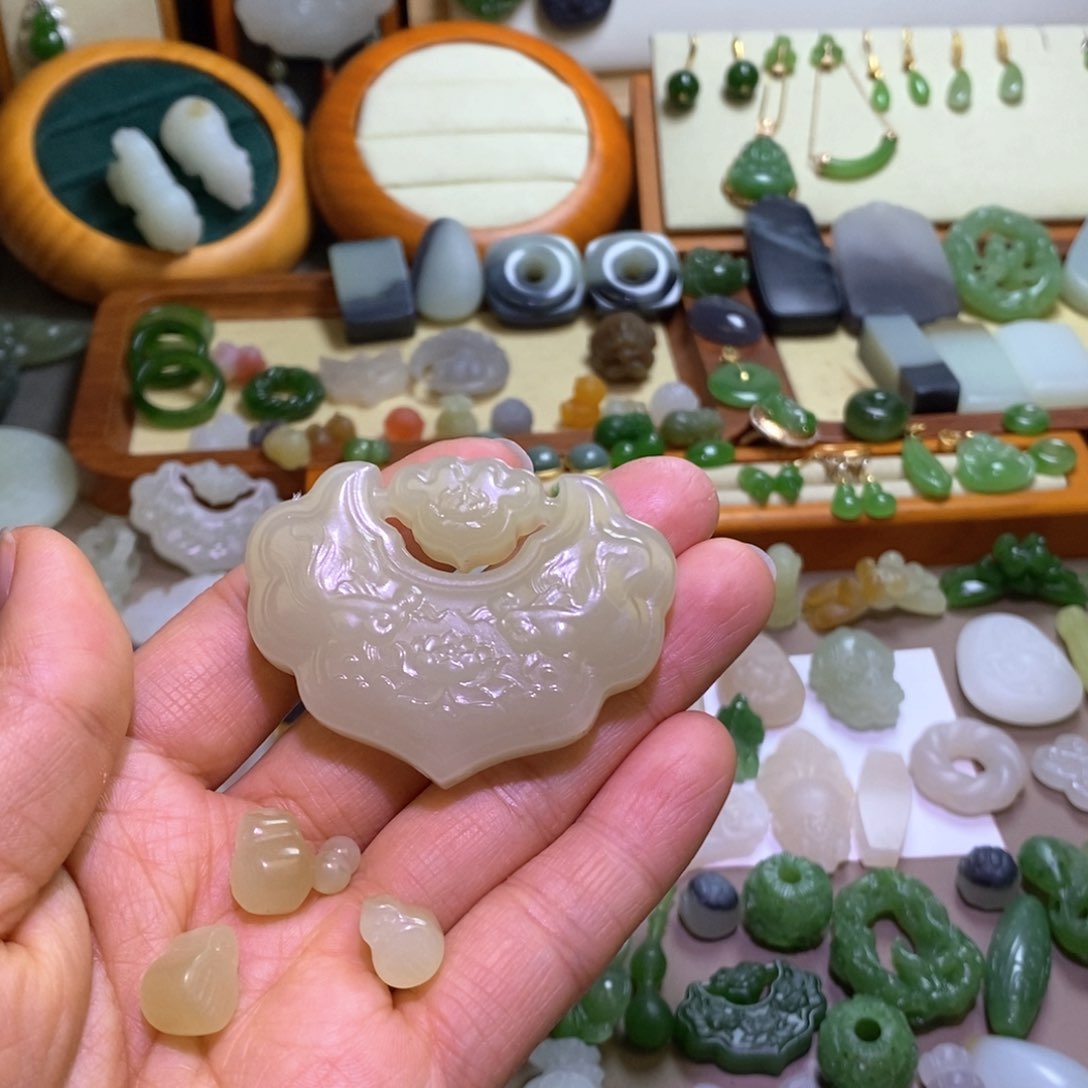 颈饰未镶嵌和田玉回****