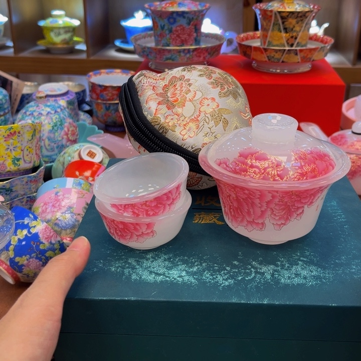 花花绿绿地在火山直播