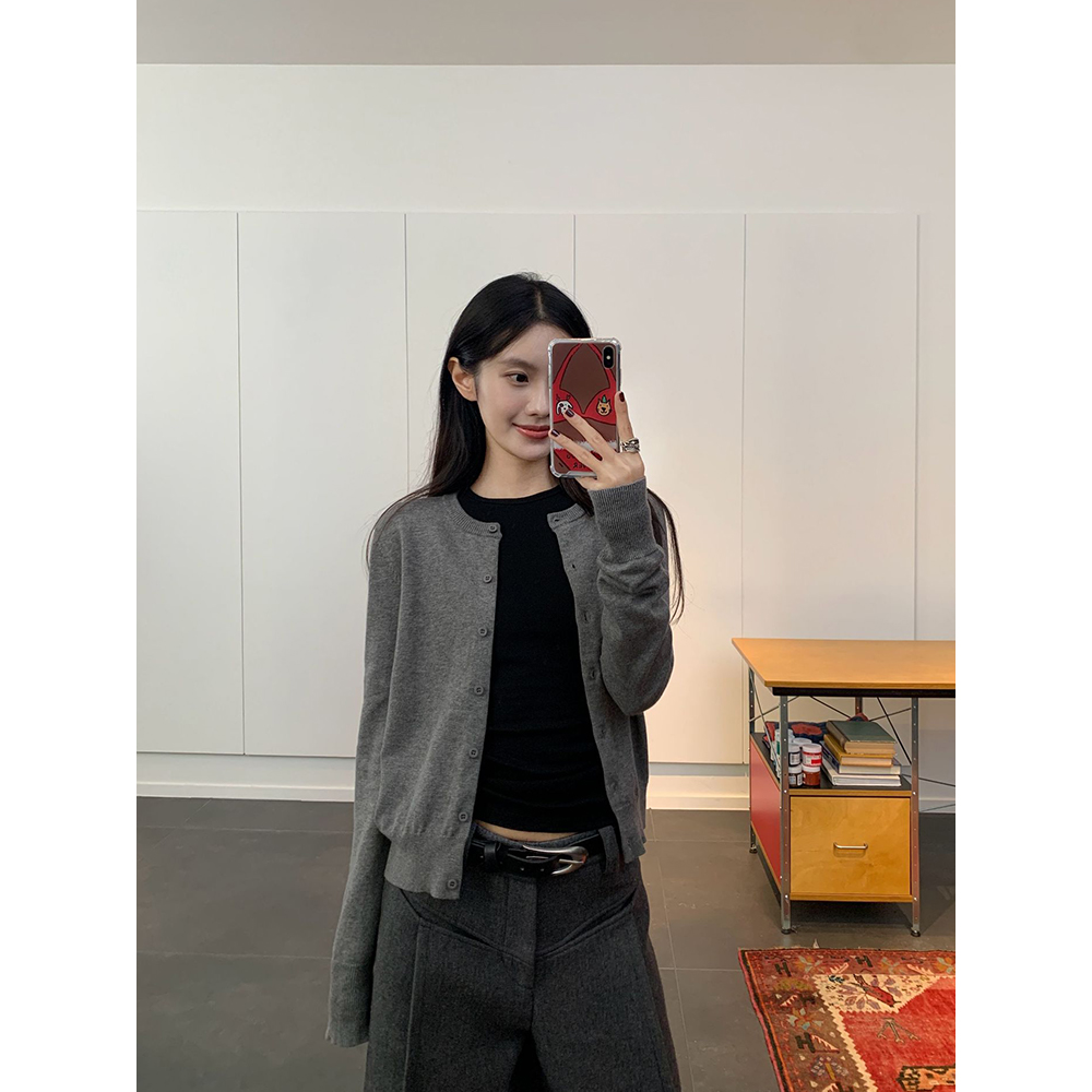气质灰色复古圆领针织开衫毛衣女春秋慵懒风软糯显瘦短款上衣外套