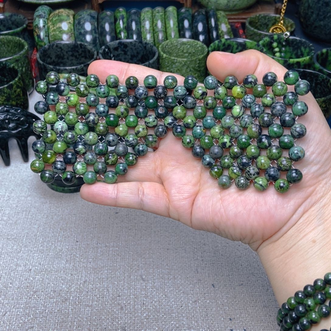 蛇纹石玉眼罩未镶嵌偶有瑕珠