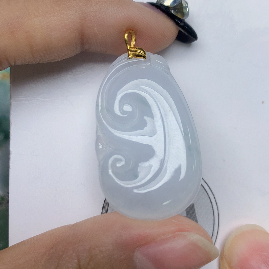 颈饰18K金镶嵌翡翠天然翡翠