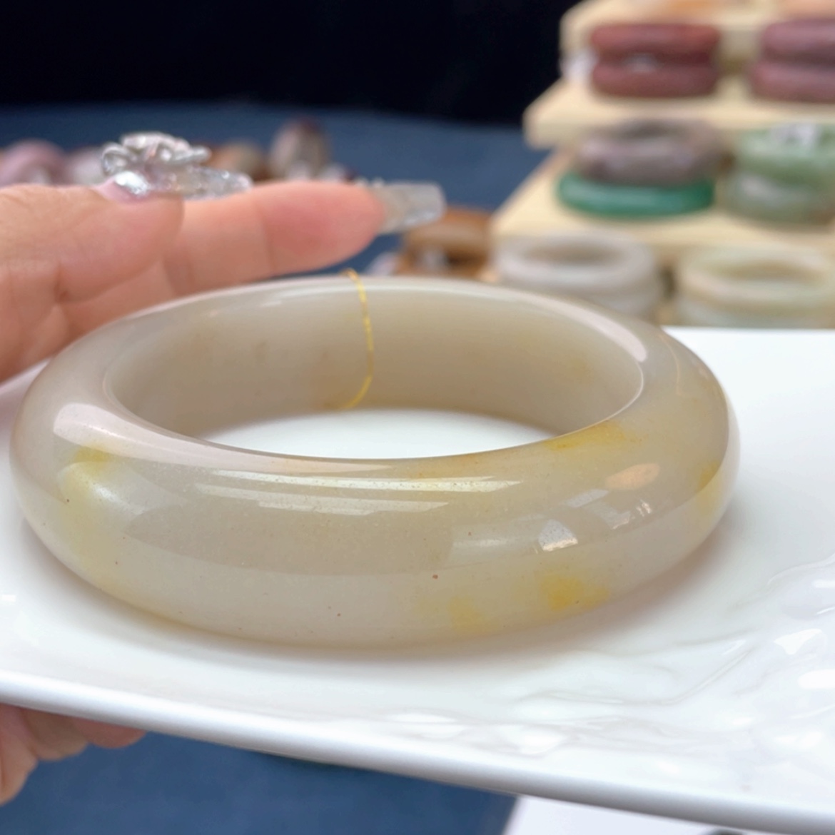 【闪购商品】石英质玉手镯未镶嵌义**天