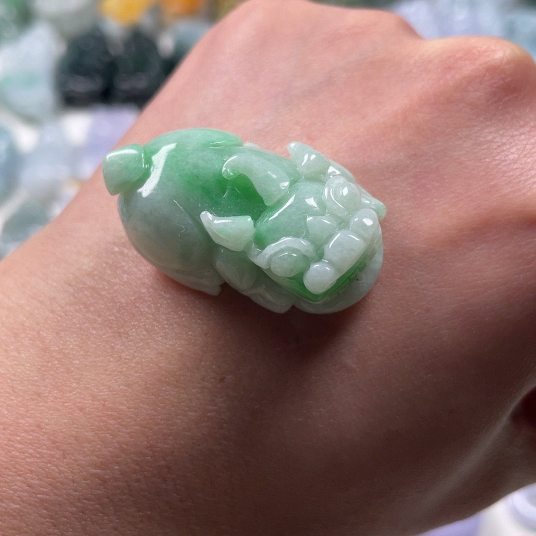 翡翠吊坠(赠链)未镶嵌