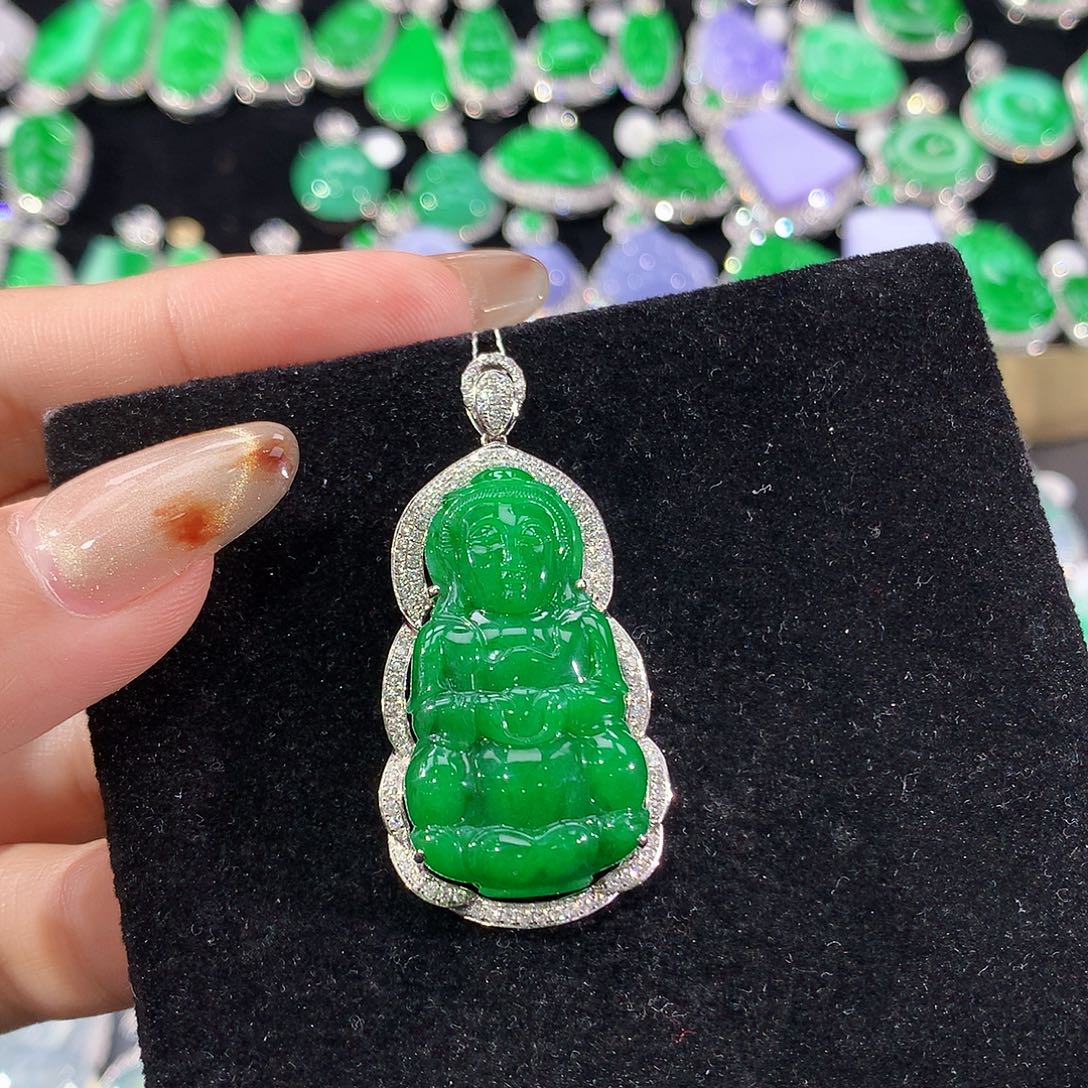 翡翠18K金镶嵌颈饰