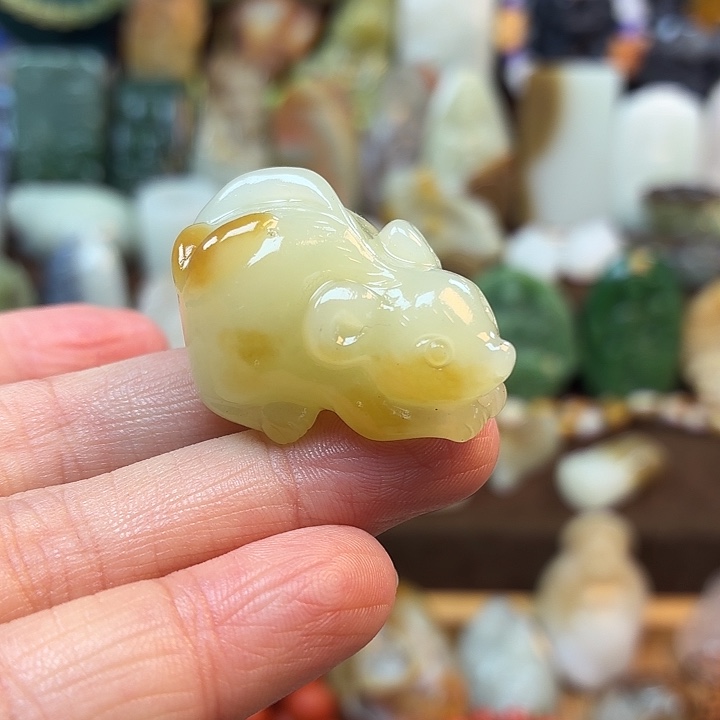 果***蜜和田玉未镶嵌颈饰