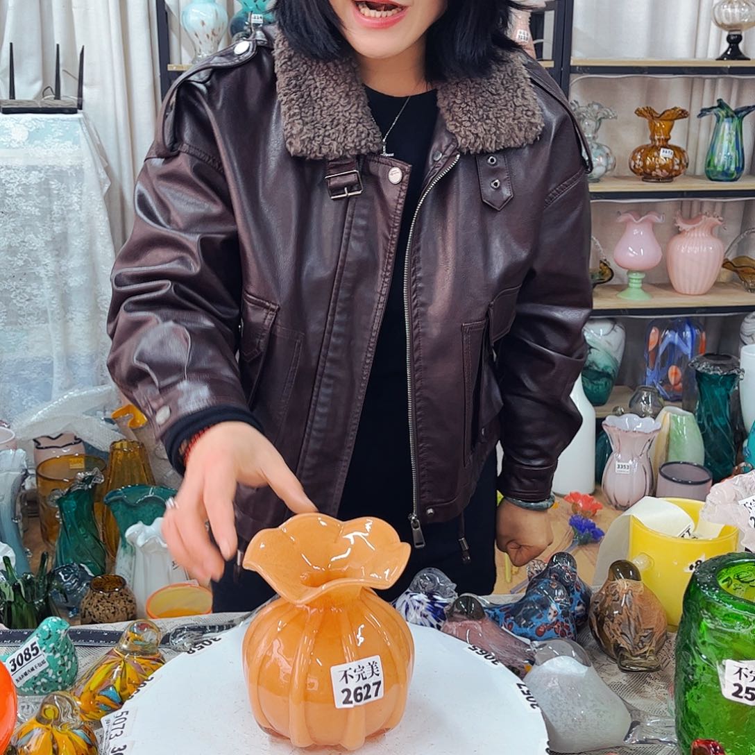 2627 家悦琉璃工艺品黑斑不完美