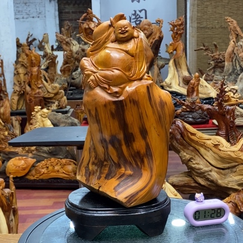 柏木楼**何太行崖柏根雕