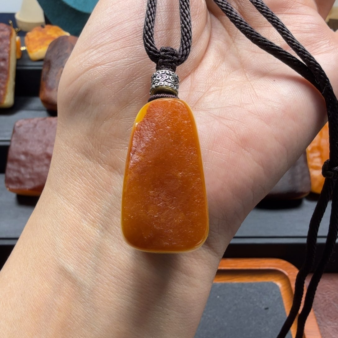 琥珀吊坠(赠链)未镶嵌