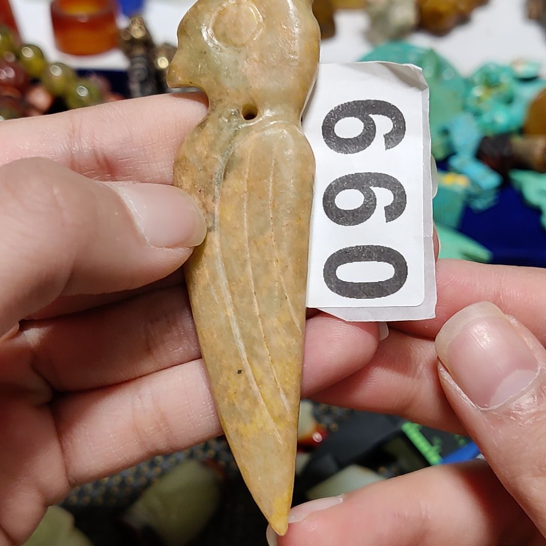 透闪石质玉未镶嵌颈饰