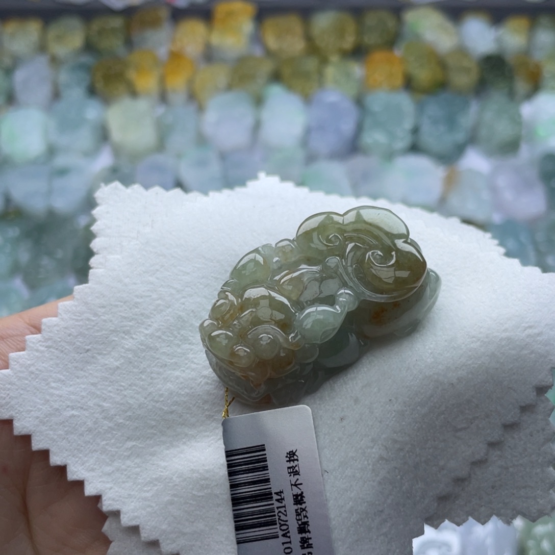 翡翠未镶嵌颈饰貔貅38