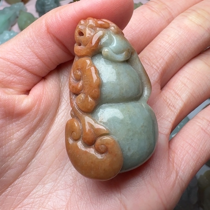 翡翠未镶嵌颈饰葫芦