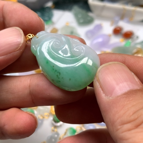 翡翠颈饰未镶嵌翡翠