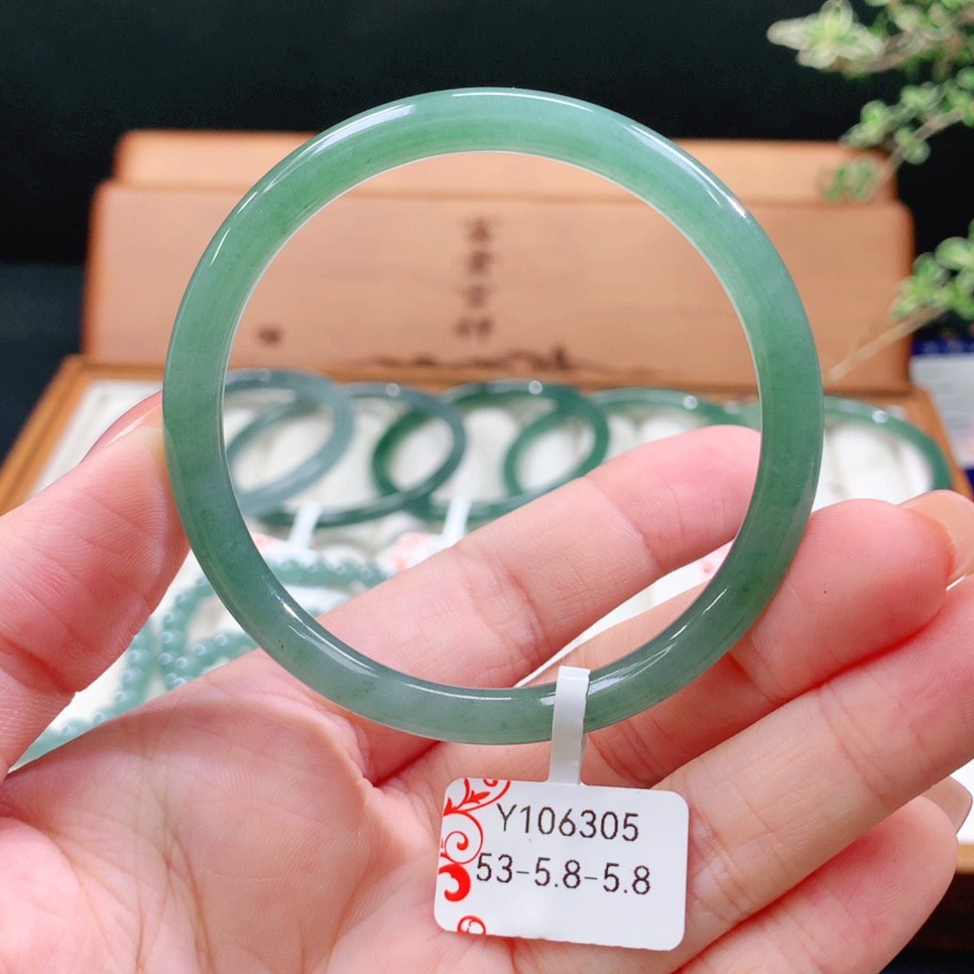 翡翠未镶嵌手镯天然