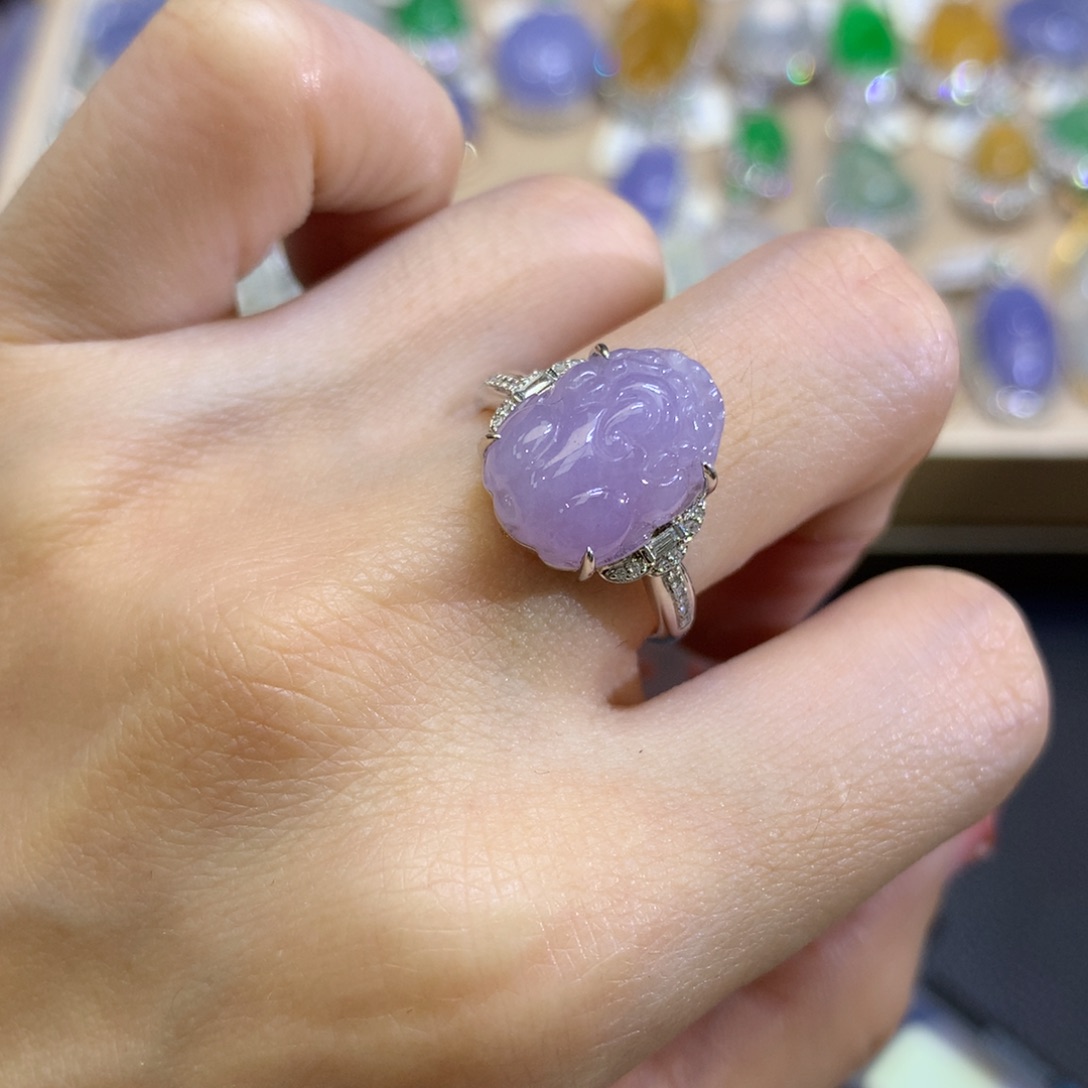 翡翠颈饰18K金镶嵌翡翠