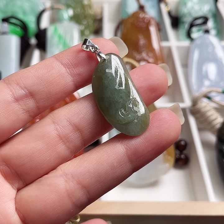 翡翠颈饰未镶嵌翡翠商品链接