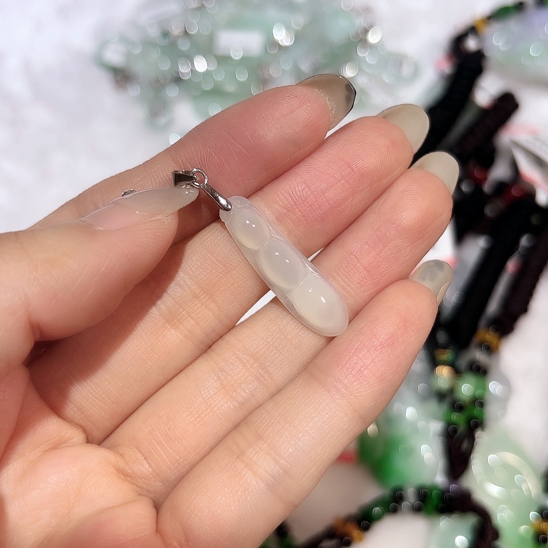 翡翠未镶嵌颈饰A货翡翠镶嵌扣子