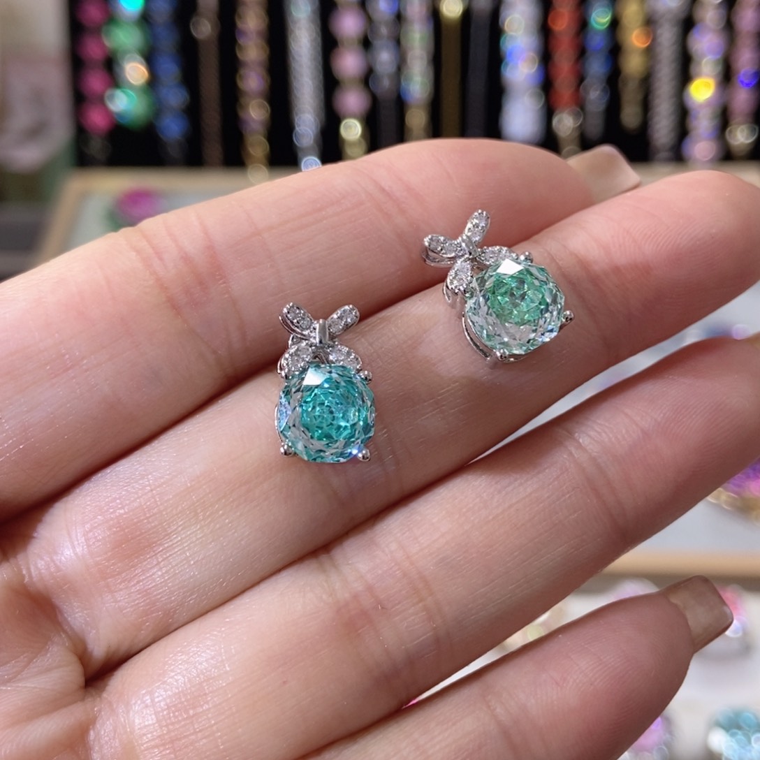 66锆石（处理）耳钉