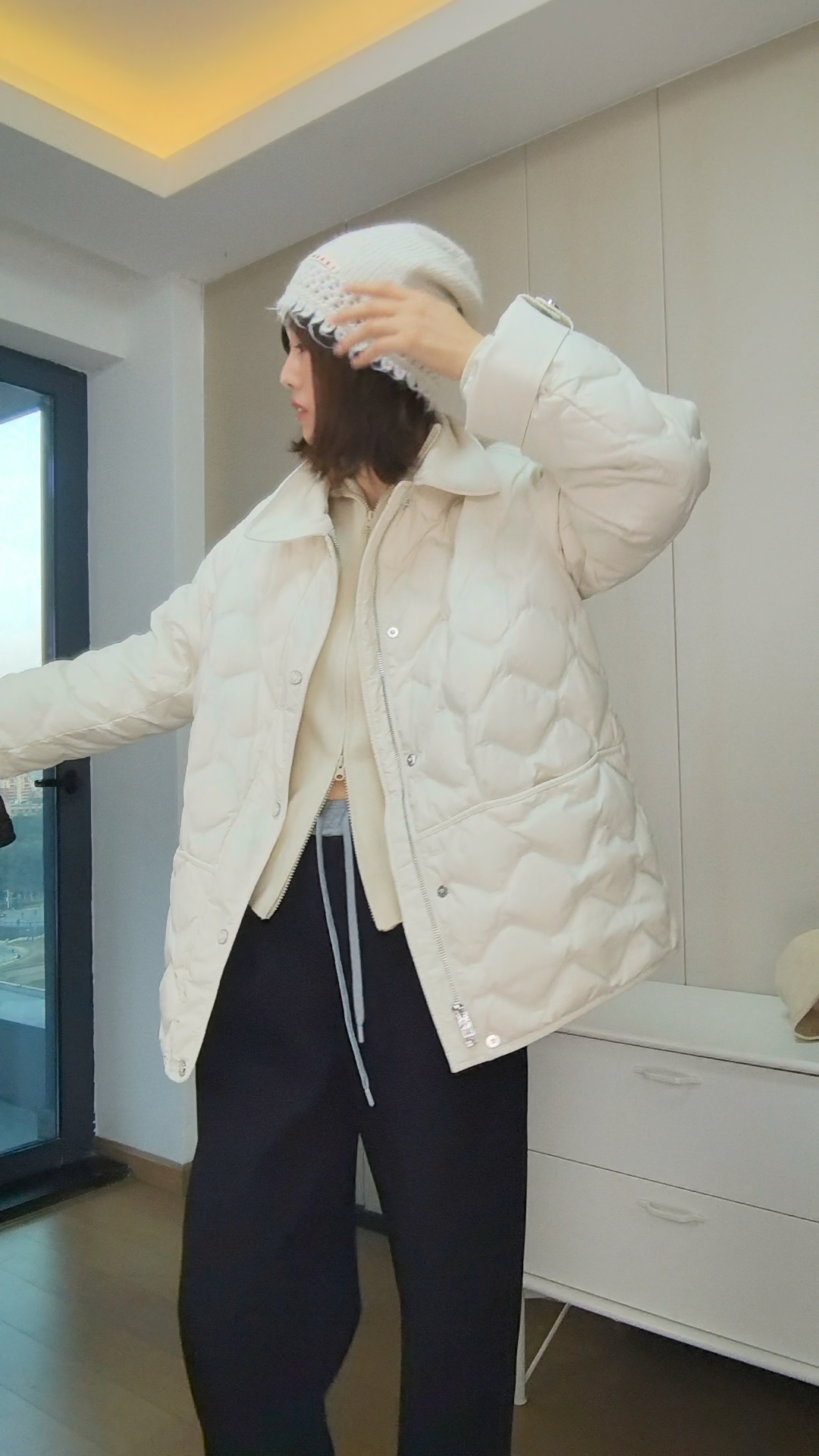  翻领鹅绒服时尚冬季百搭菱格简约保暖