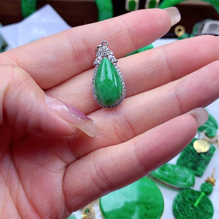 翡翠颈饰银S925镶嵌翡翠