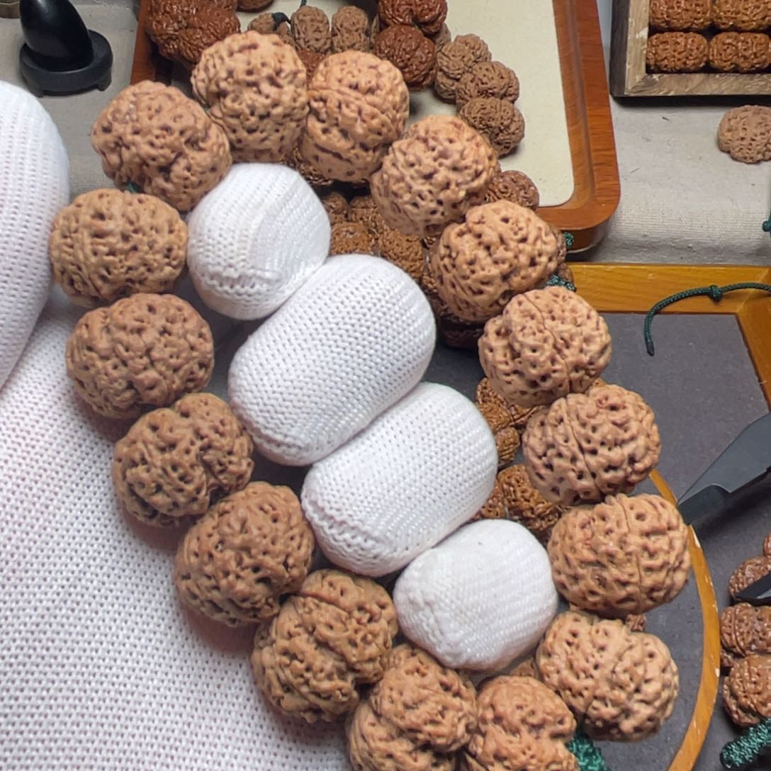 金刚菩提手串梁产区爆肉针孔蜂窝梅花双龙头货21+