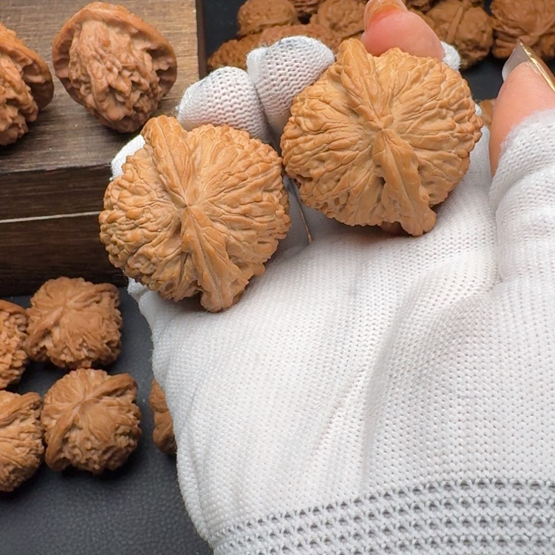 文玩核桃吊坠V****.43+白狮子4636