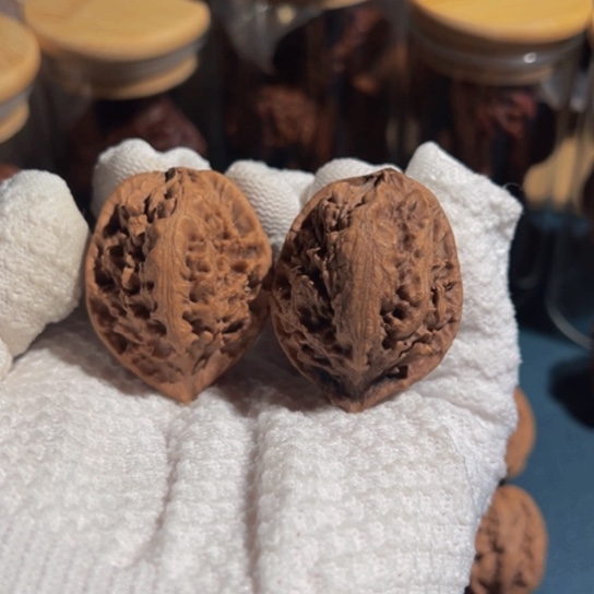 文玩核桃吊坠张**、断齿莲花锤