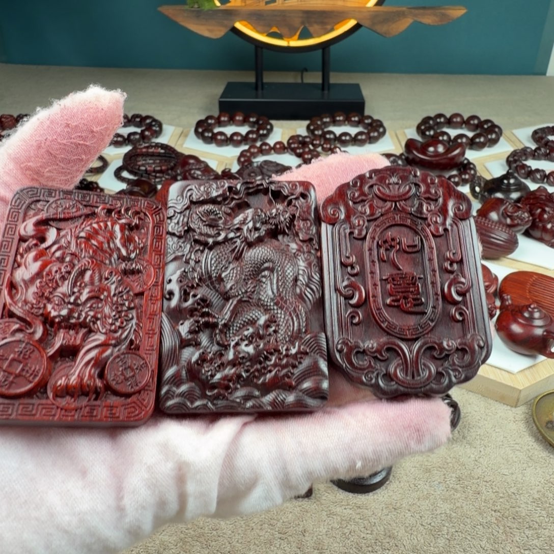 吉***恋小叶紫檀吊坠龙牌，貔貅，吉祥如意
