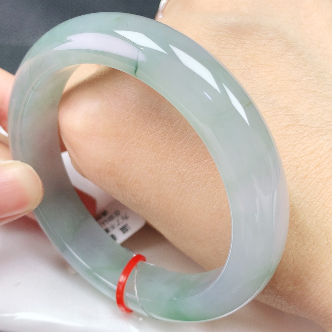 翡翠手镯未镶嵌56圈