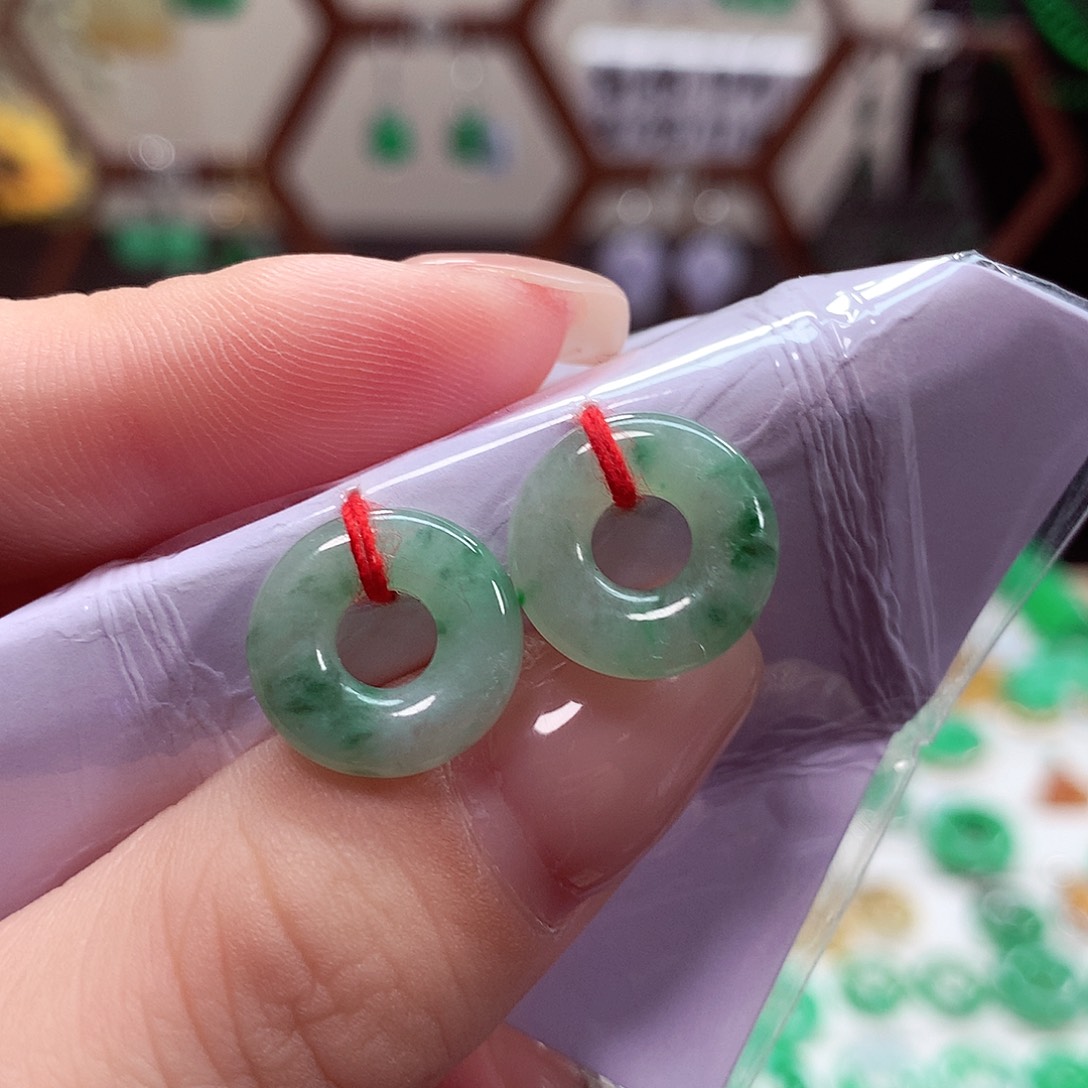 翡翠耳饰未镶嵌天然翡翠