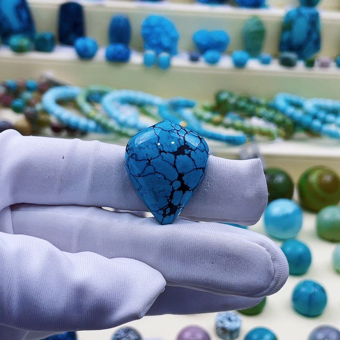 绿松石颈饰未镶嵌