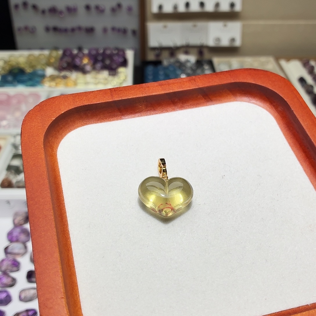 未镶嵌水晶吊坠(不含链)黄水 爱心 屁桃款