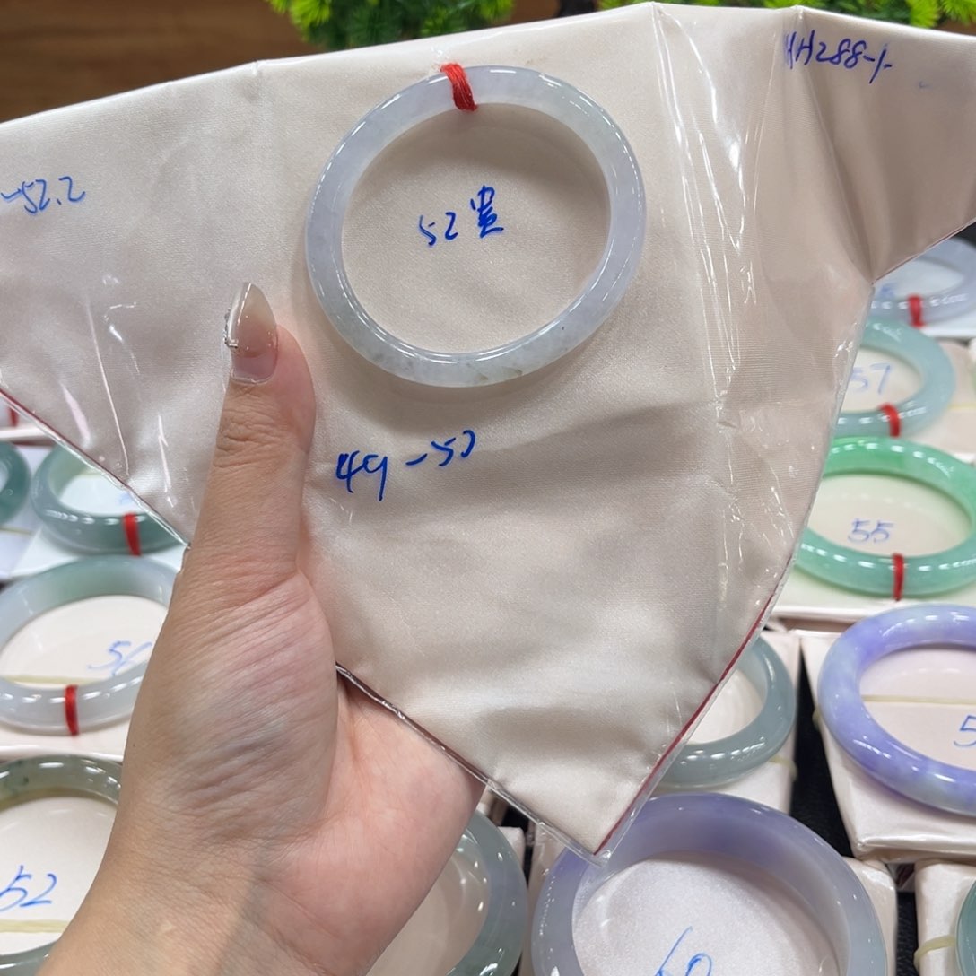 翡翠手镯未镶嵌52贵妃
