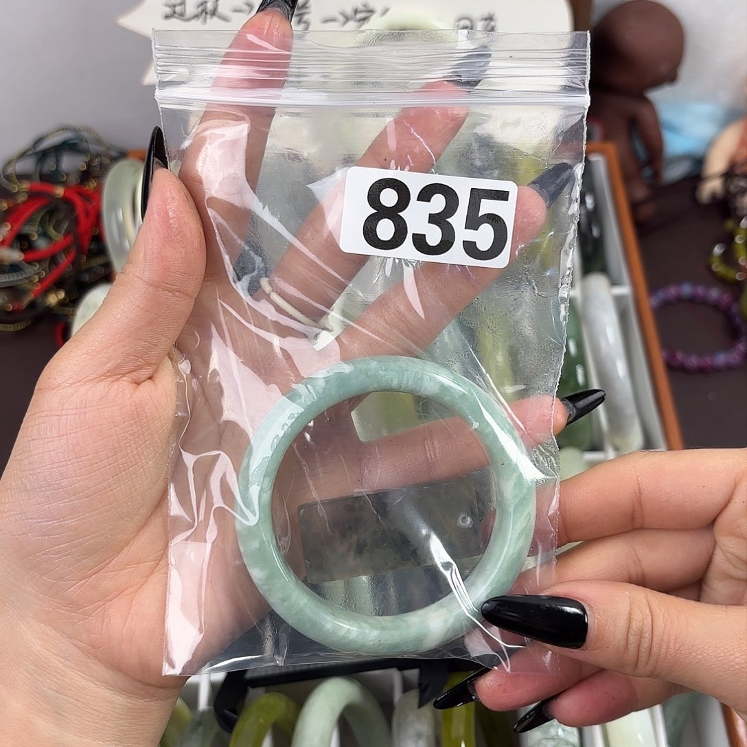 蛇纹石玉手镯未镶嵌温*