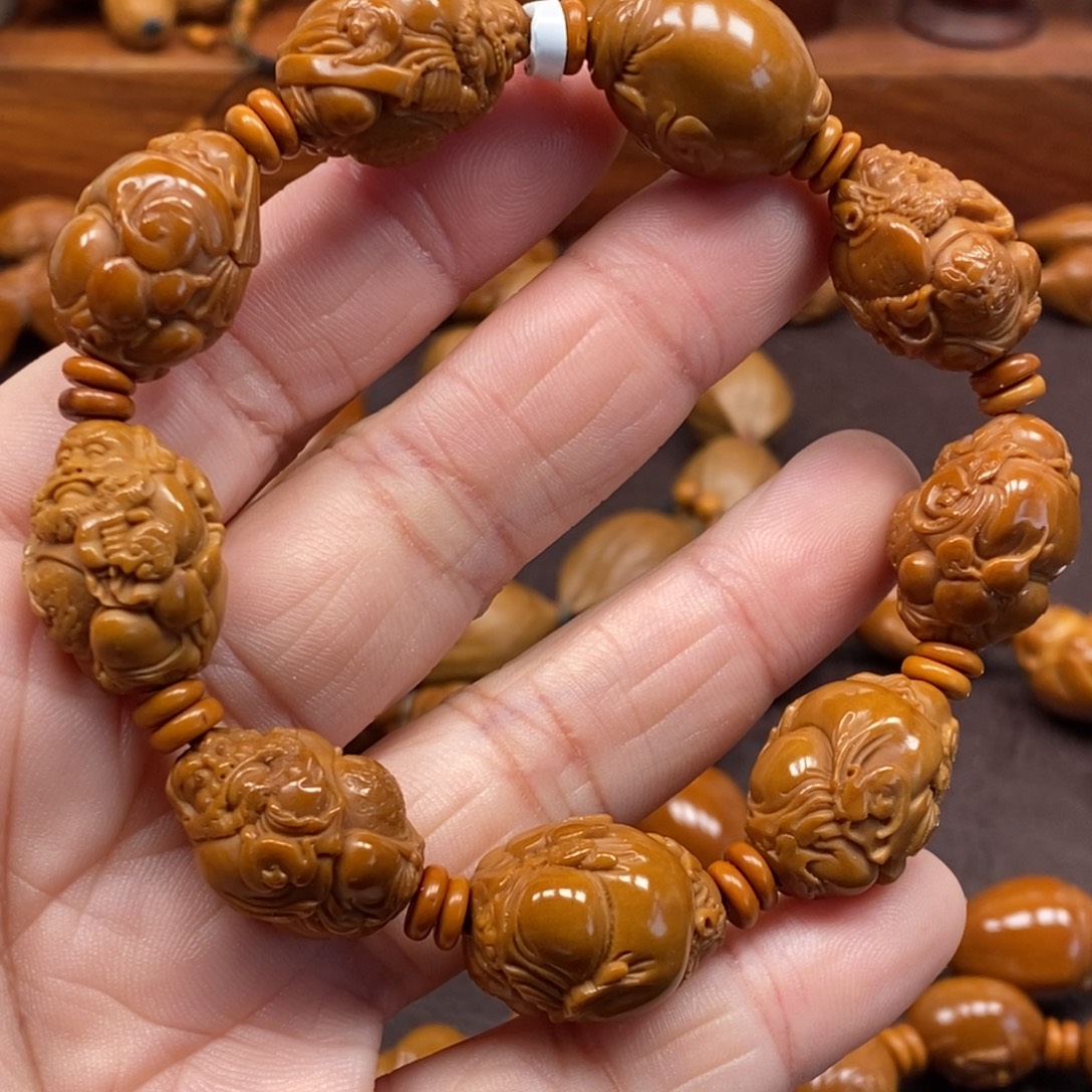 1.6整身钟馗橄榄核雕刻