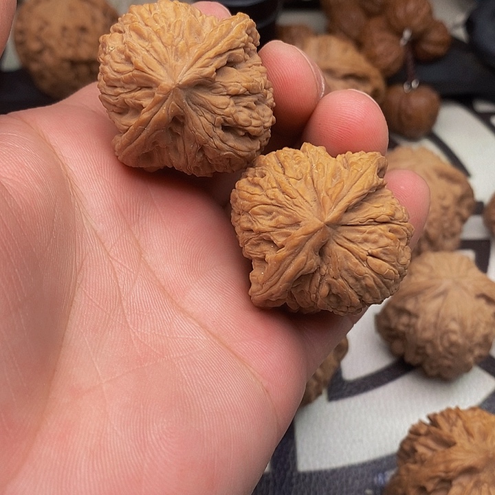 桃核把件南疆石狮子头