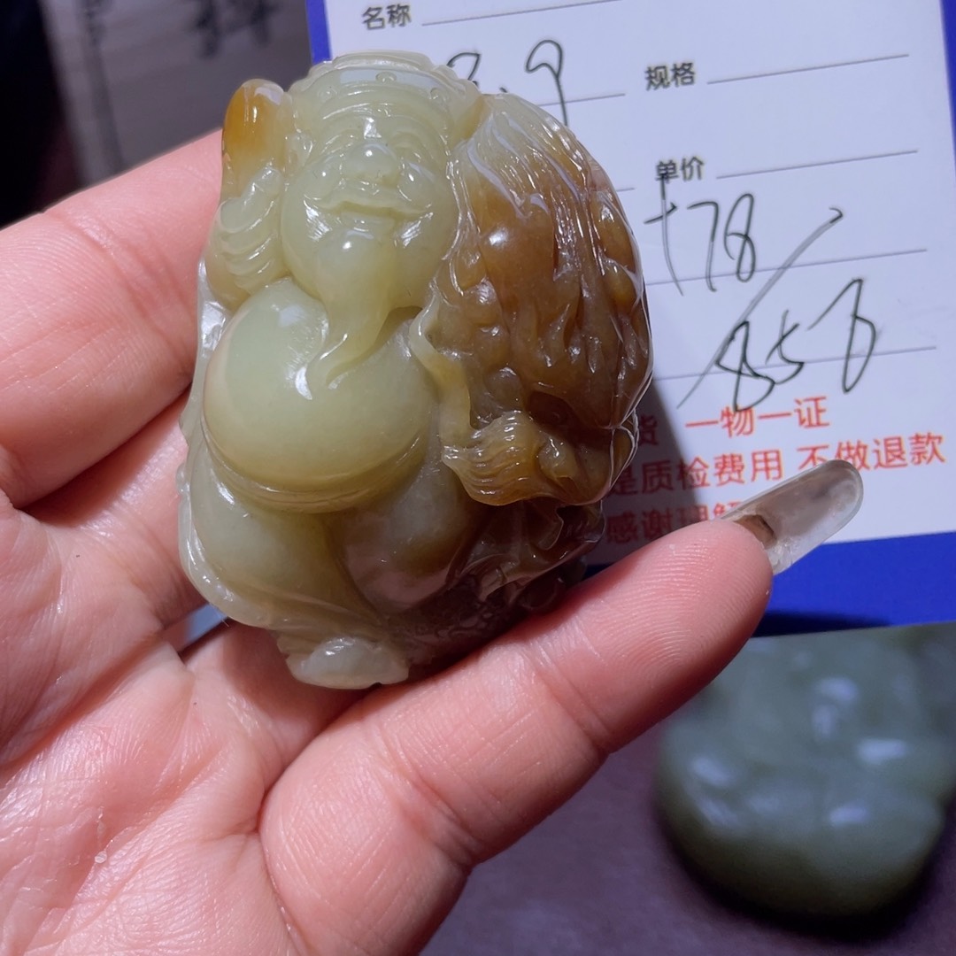 和田玉挂件未镶嵌张**?