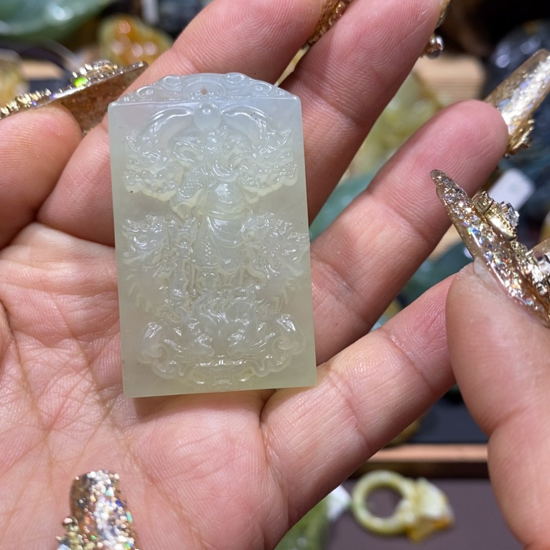 蛇纹石玉颈饰未镶嵌