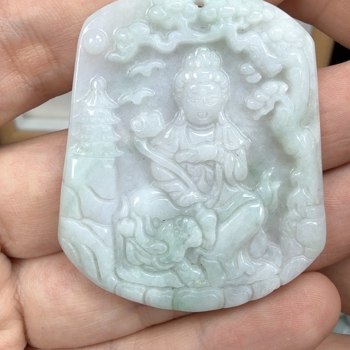 翡翠挂件未镶嵌翡翠