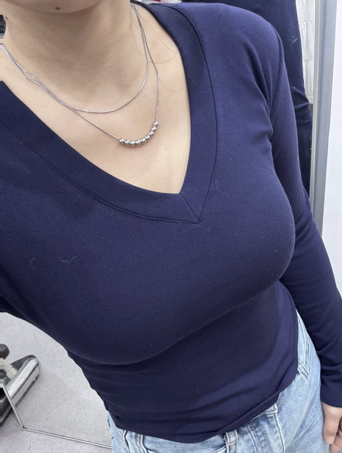 新款正肩V领长袖T恤女秋新款百搭打底衫修身设计款内搭外穿