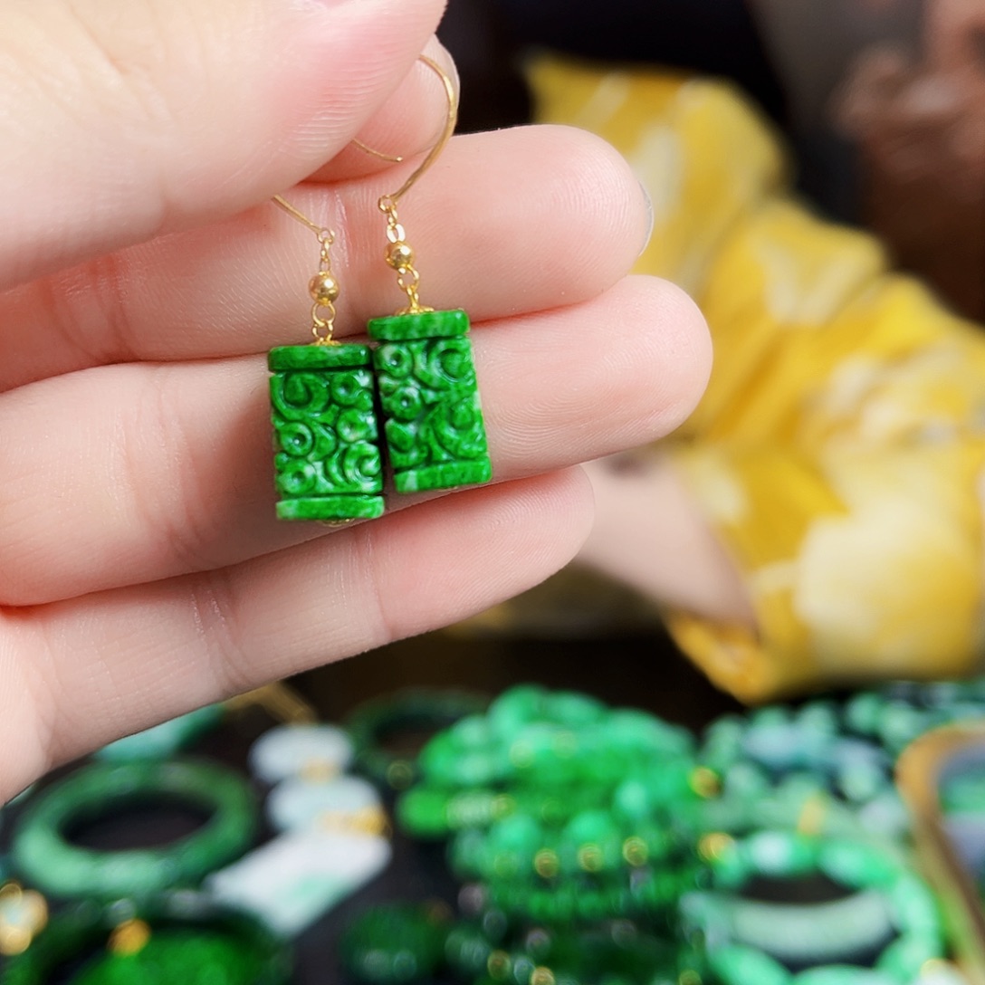 翡翠颈饰18K金镶嵌耳饰