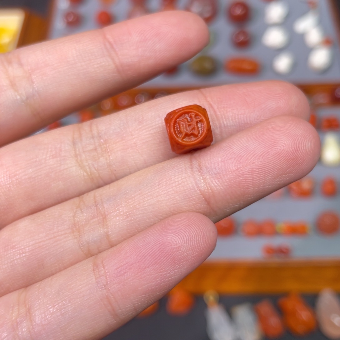 南红玛瑙未镶嵌招财进宝锦红六方珠卡8