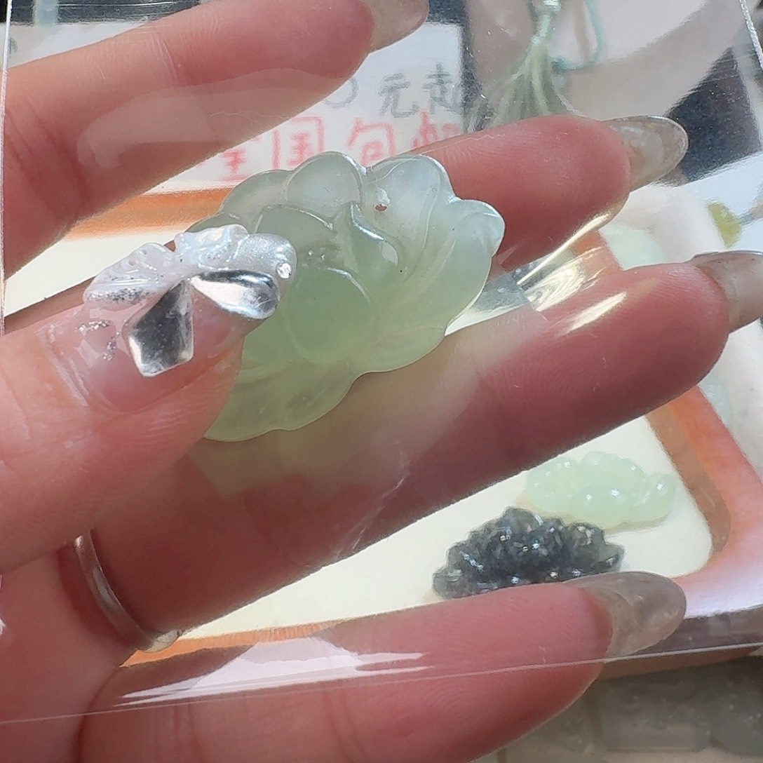 蛇纹石玉颈饰合金精美礼品