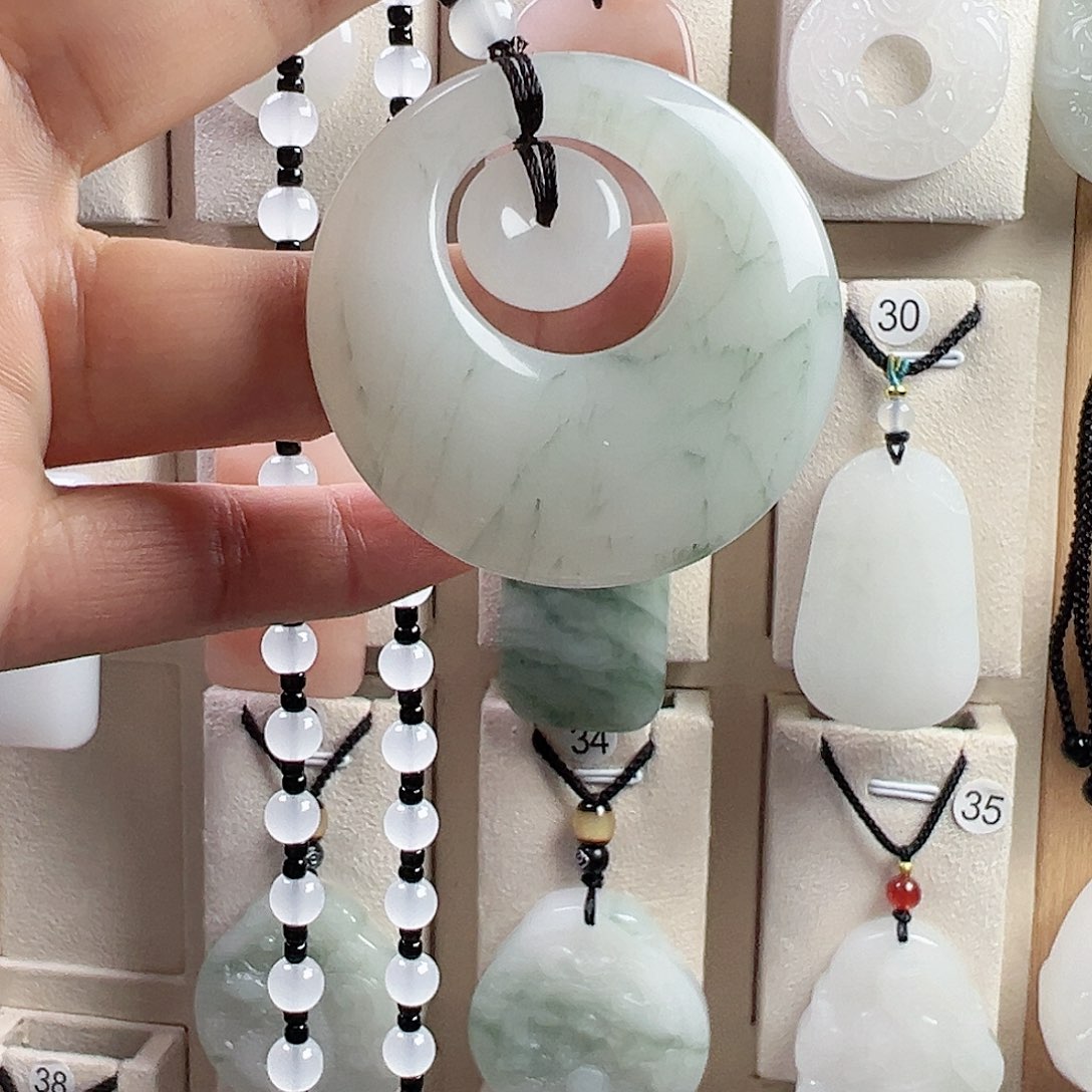 石英质玉未镶嵌颈饰