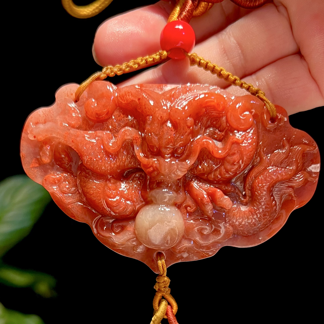 俏色巧雕高山石望子成龙挂件 重109克8.1/5/1.8cm