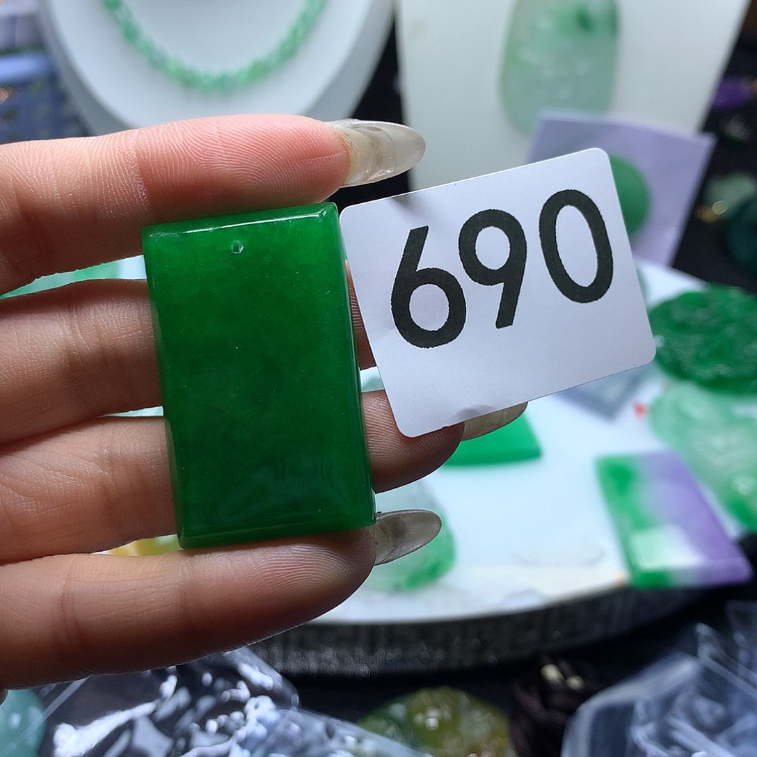 翡翠吊坠(赠链)未镶嵌