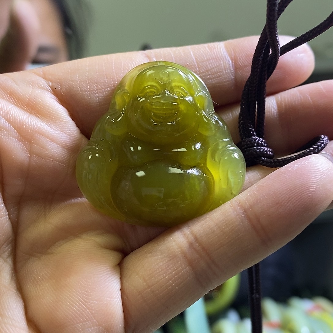 岫玉未镶嵌手镯一个