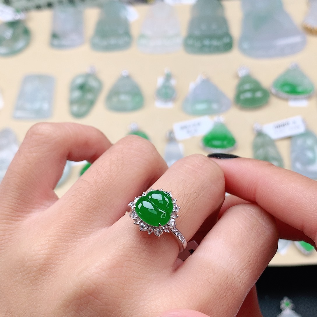 翡翠戒指18K金镶嵌葫芦