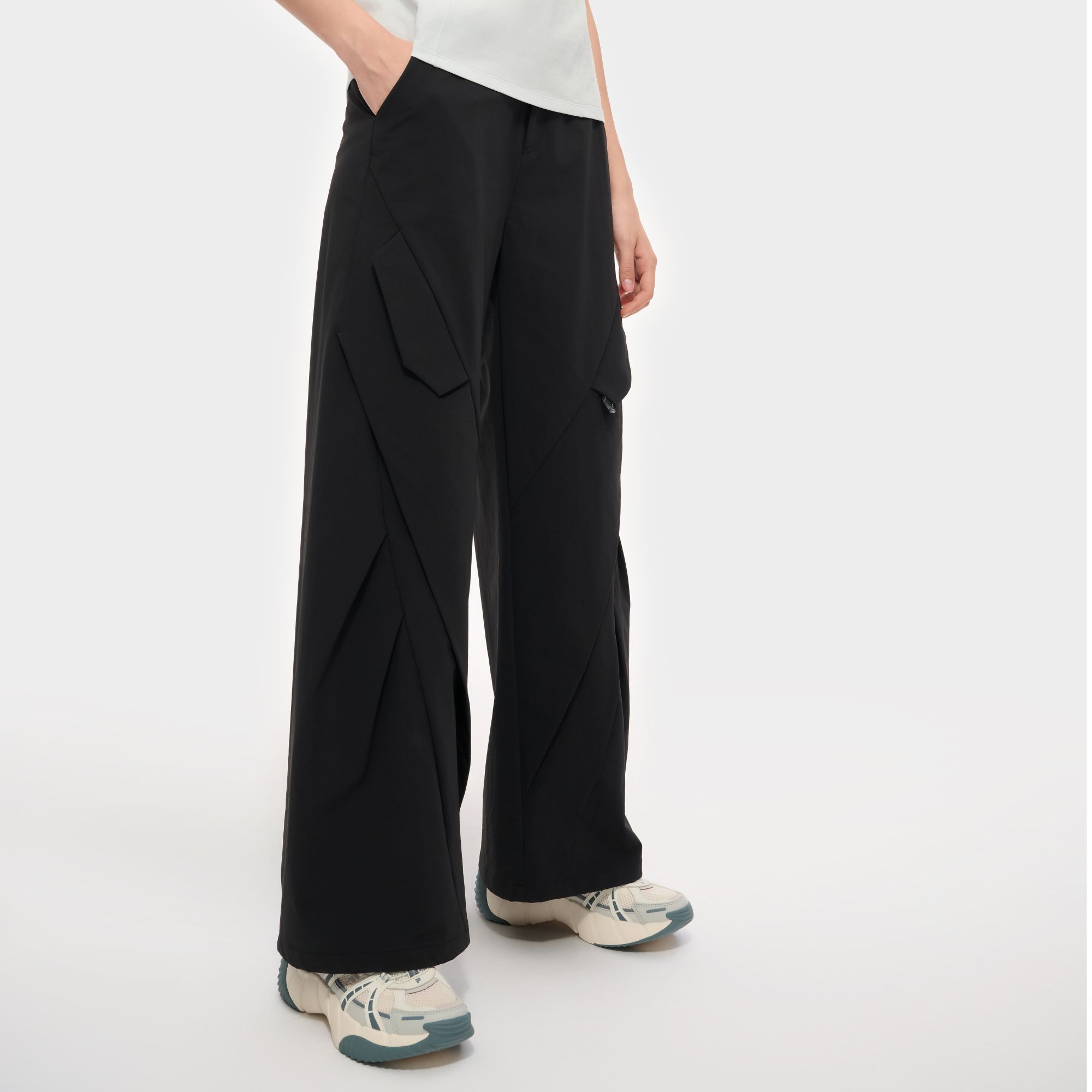 Fila/斐乐秋季新款登山梭织长裤女款户外运动百搭透气T11W531805F