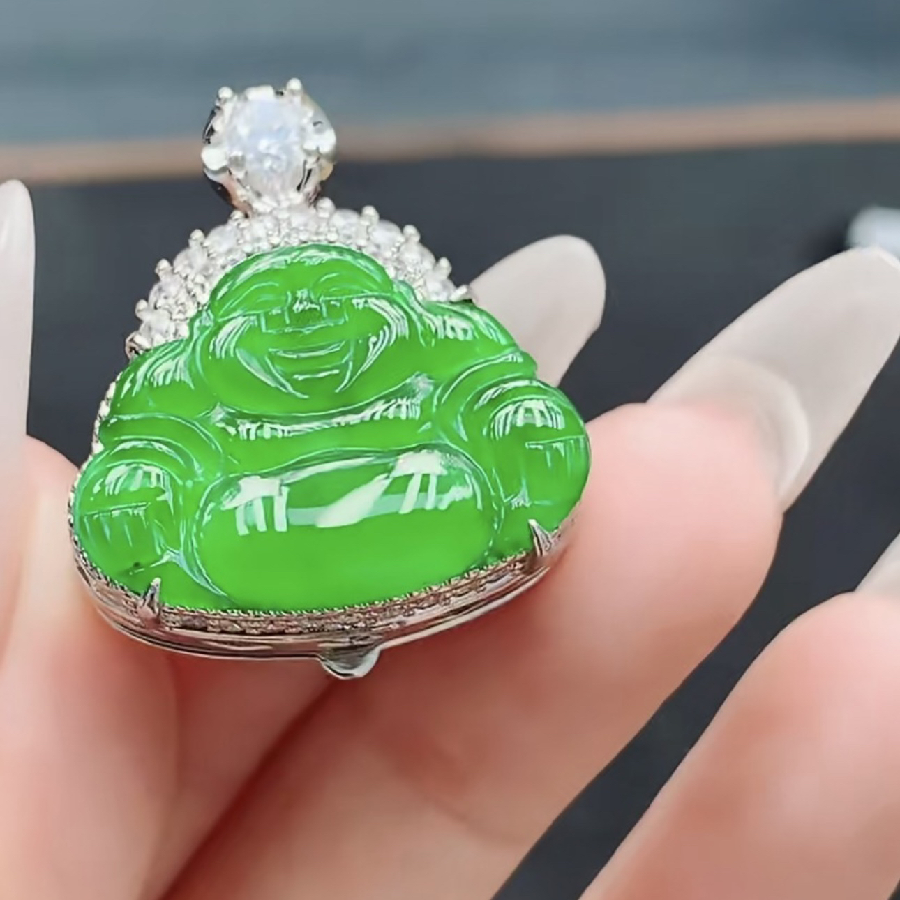 天然翡翠A货冰绿佛公